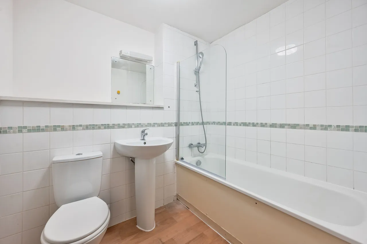 100 Seren Park Gardens, London, photo 6