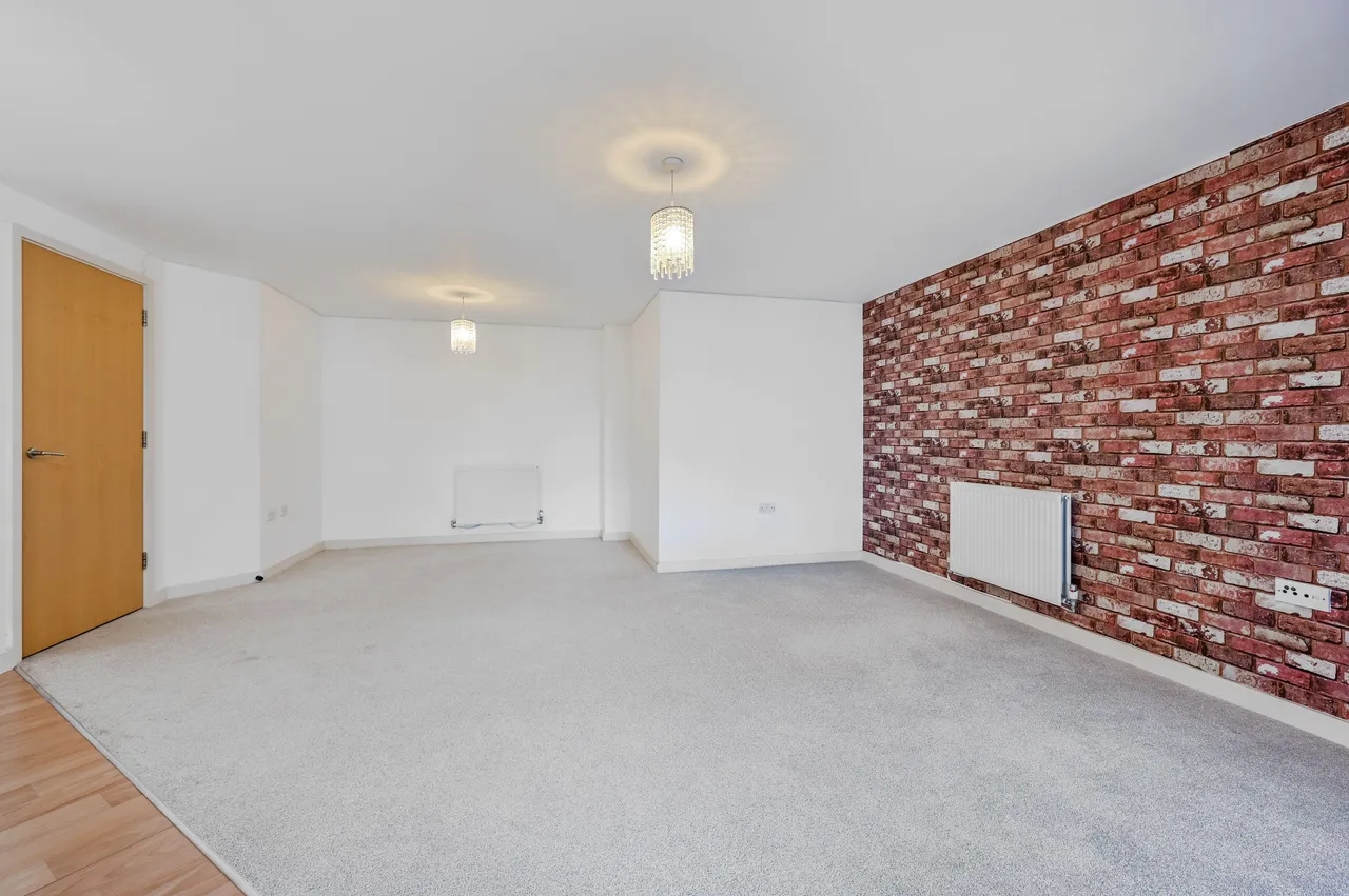 100 Seren Park Gardens, London, photo 2