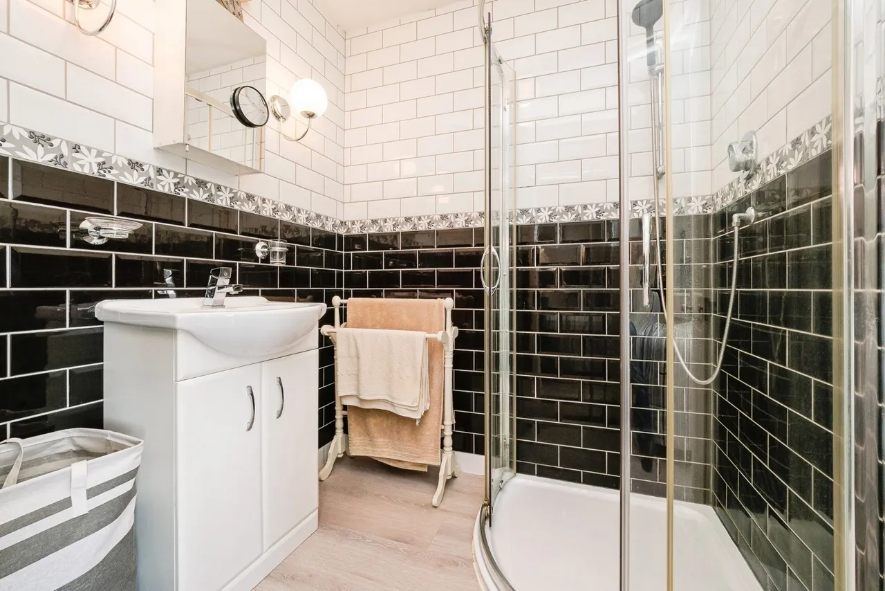 Acacia Gardens, Upminster, RM14, photo 6