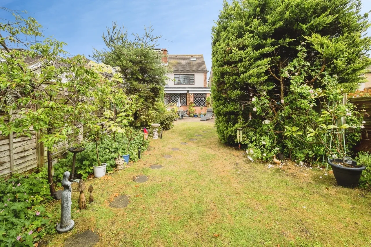 Acacia Gardens, Upminster, RM14, photo 2