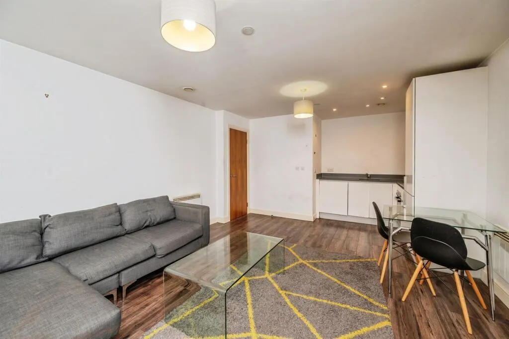 1 bed flat to rent — Broadway Residence