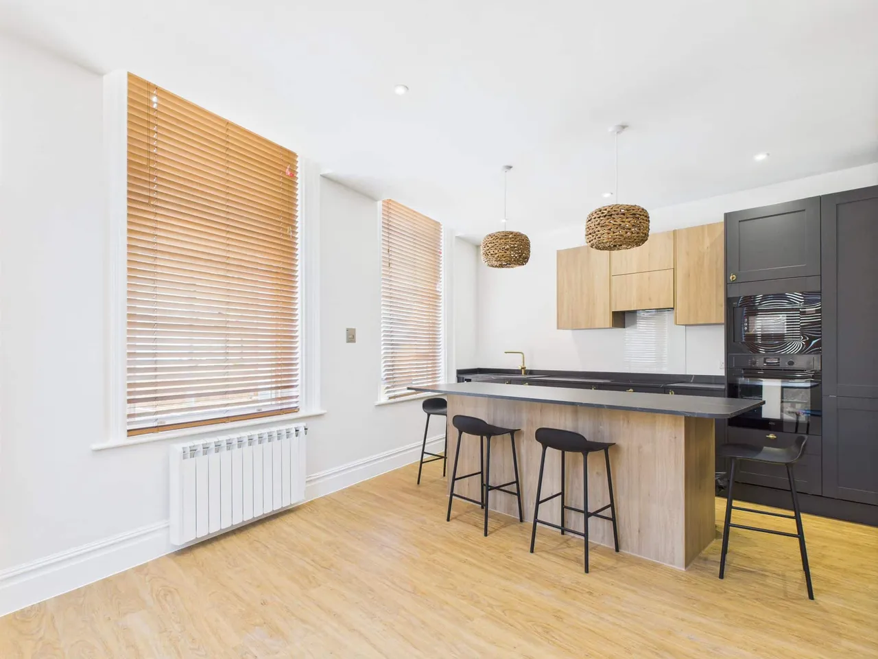 2 bed flat to rent — Flat 4, Maitland House 118-120 High Street, Cheltenham, GL50 1EQ