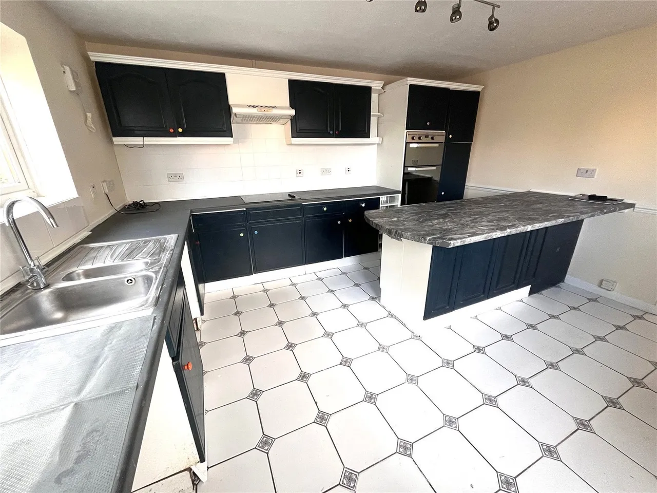 Cricket Grove, Hundleton, SA71, photo 17