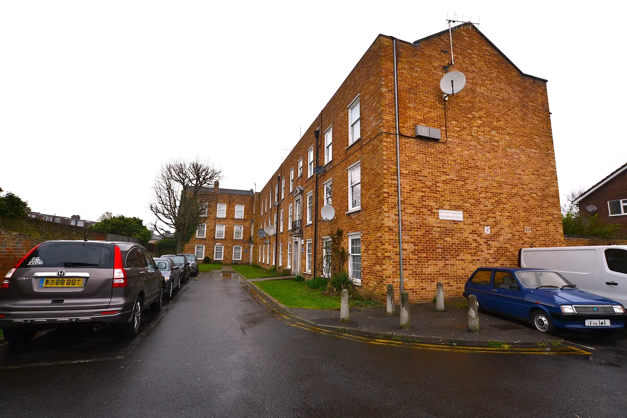 2 bed flat for sale — Baker Street, Enfield, London, EN1