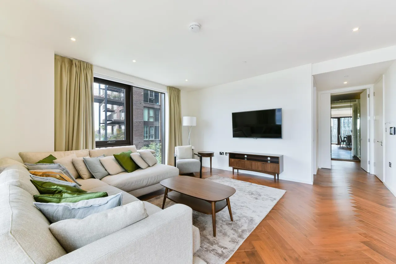 2 bed flat for sale, Embassy Gardens, Nine Elms, SW11