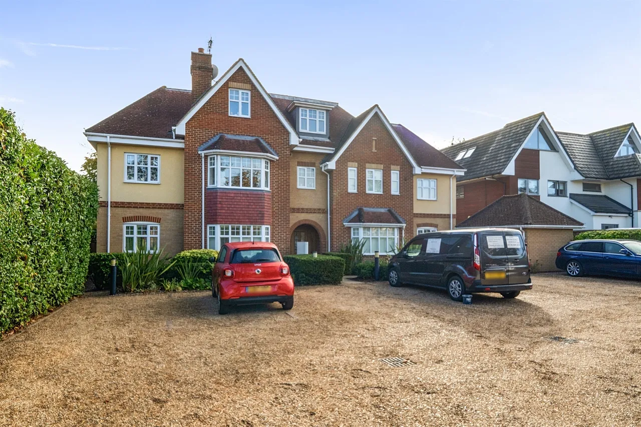 2 bed flat for sale, Shoppenhangers Road, Maidenhead, SL6