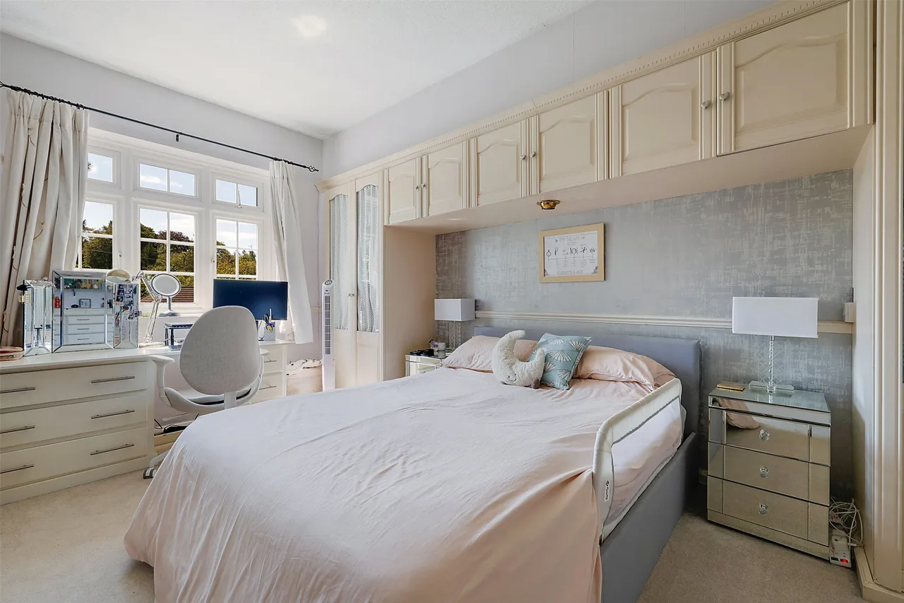 Downs Way, Tadworth, KT20, photo 11
