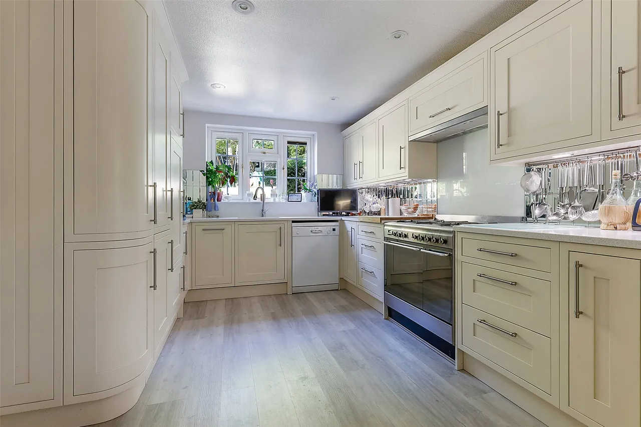 Downs Way, Tadworth, KT20, photo 2