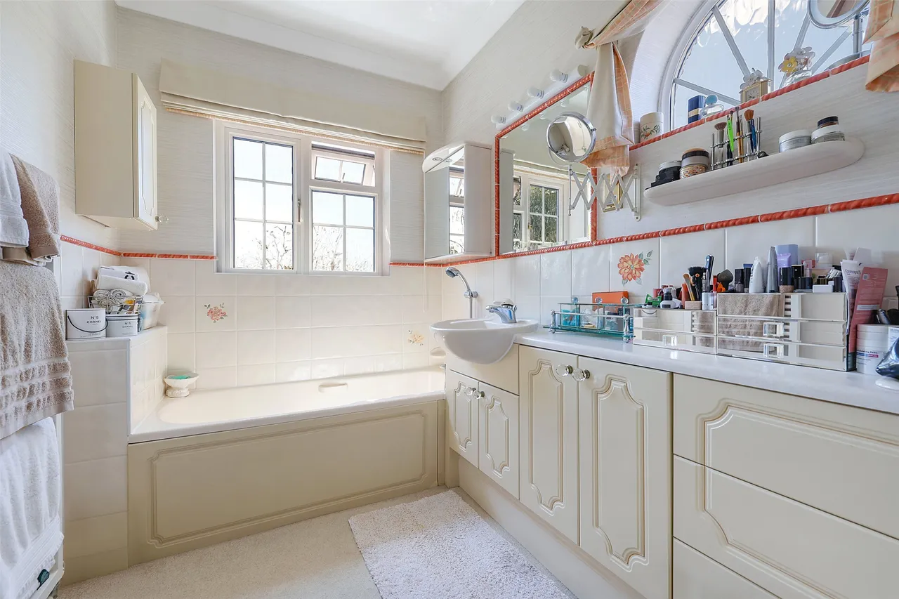 Downs Way, Tadworth, KT20, photo 10