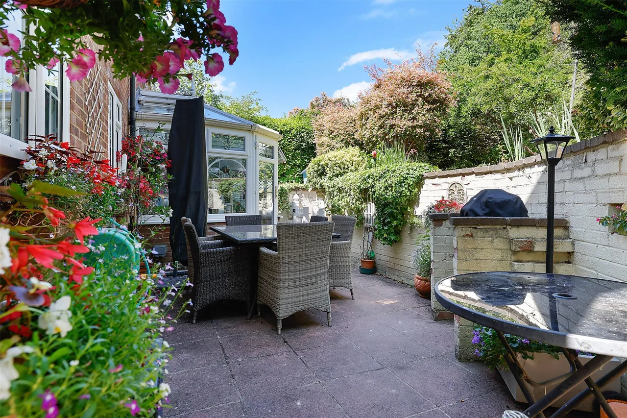 Downs Way, Tadworth, KT20, photo 14