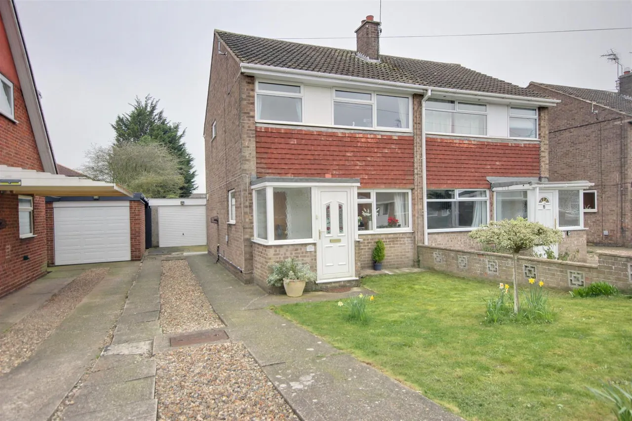 3 bed house for sale — Laughton Road, Beverley
