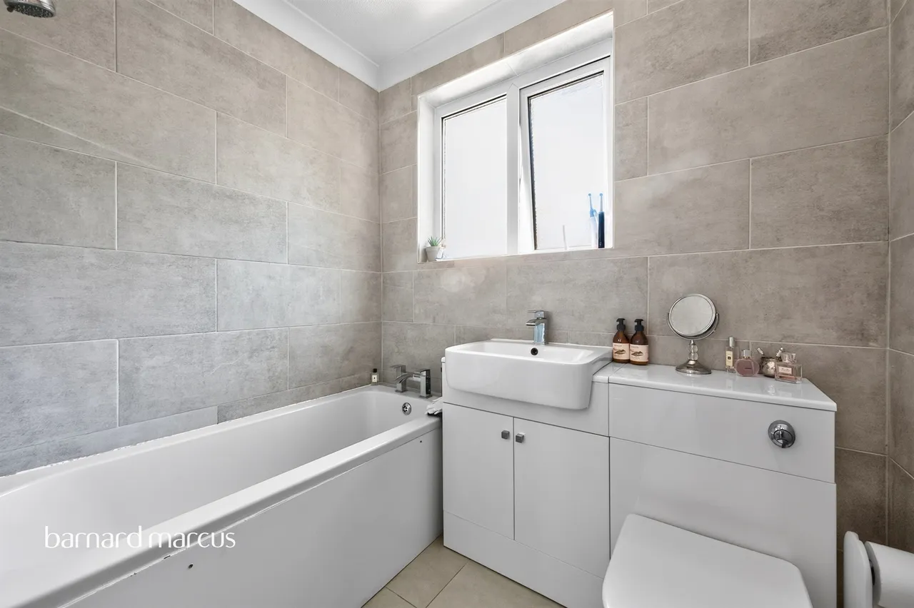 Hook Road, Surbiton, photo 8