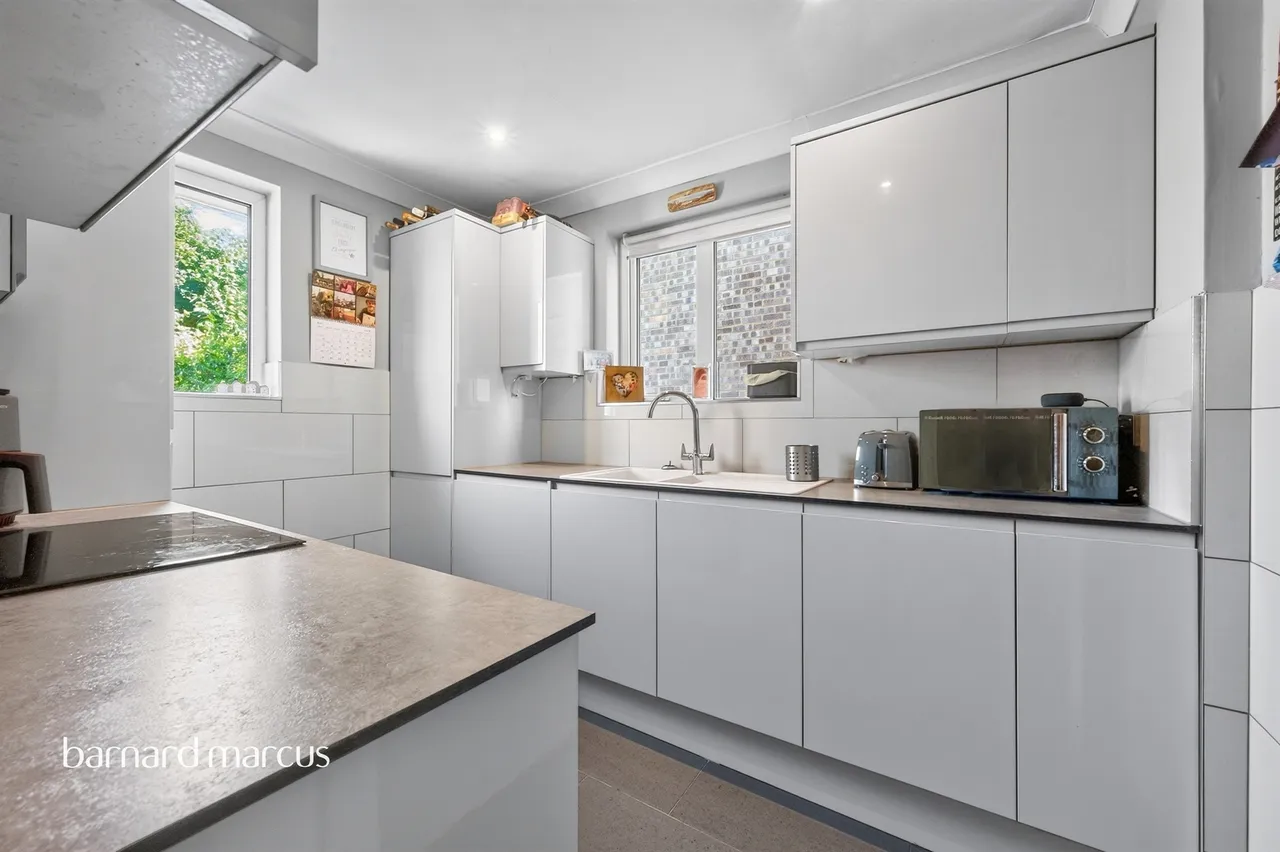 Hook Road, Surbiton, photo 5