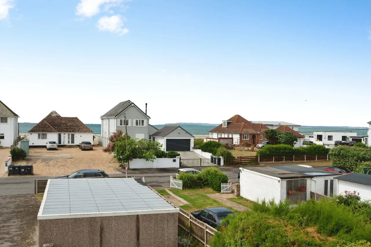 Bembridge Drive, Hayling Island, PO11, photo 6