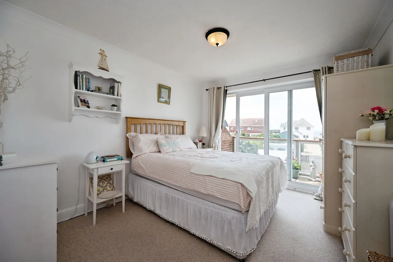 Bembridge Drive, Hayling Island, PO11, photo 5