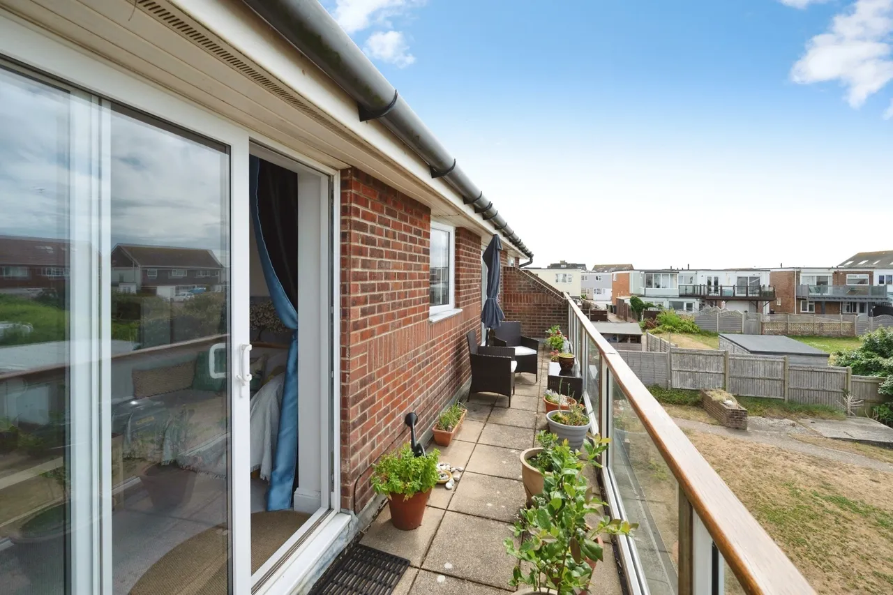 Bembridge Drive, Hayling Island, PO11, photo 7