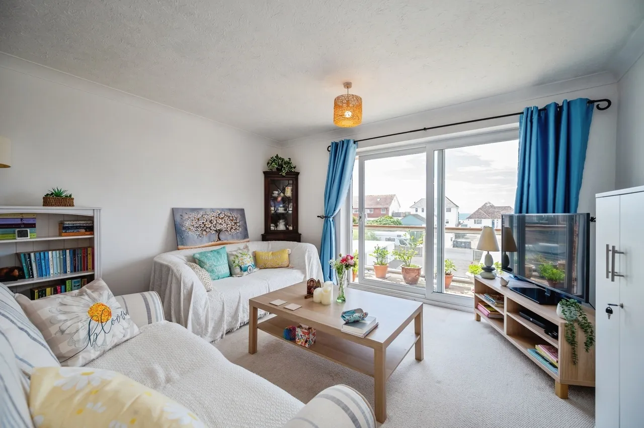 Bembridge Drive, Hayling Island, PO11, photo 3