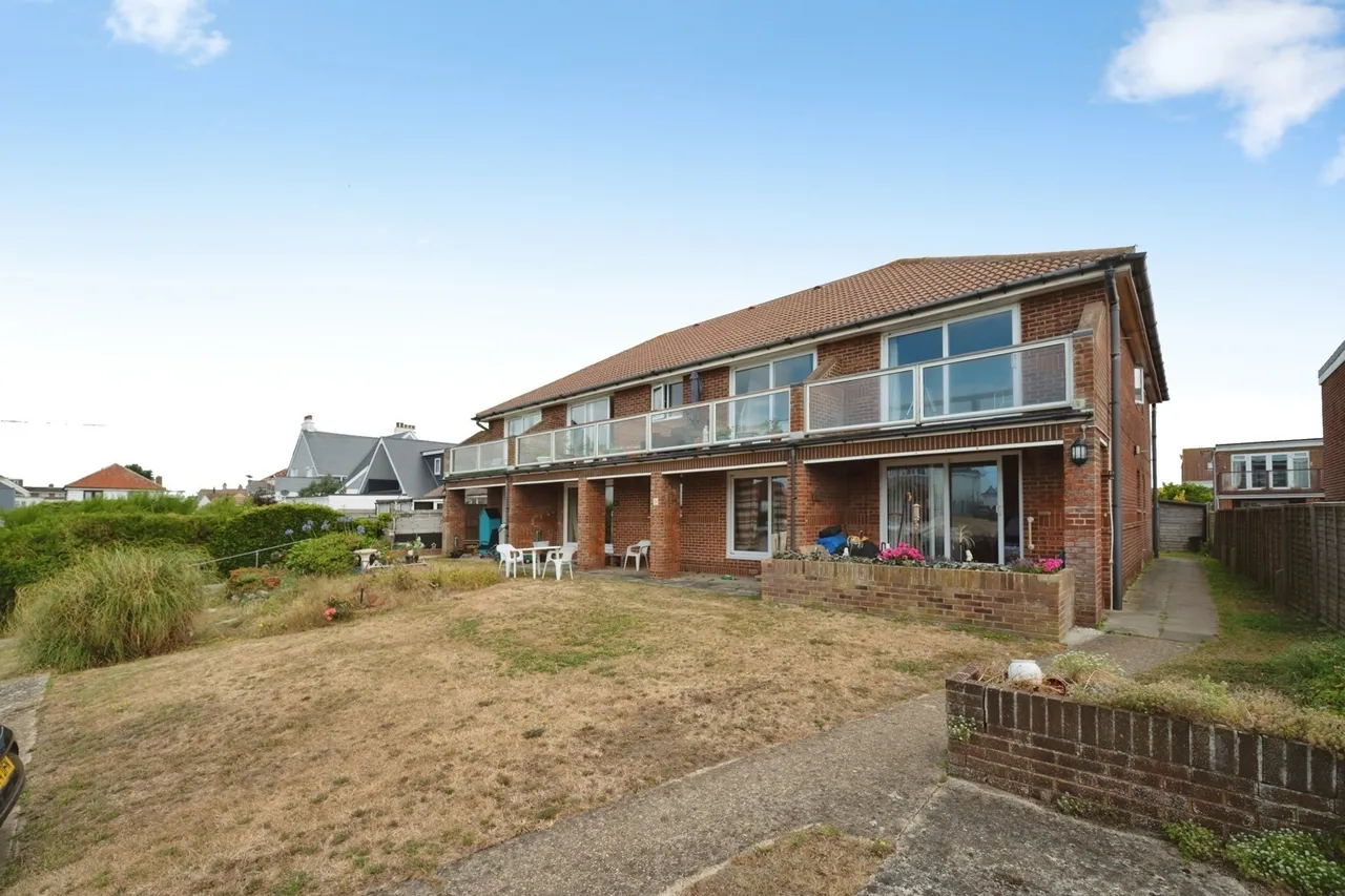 2 bed flat for sale, Bembridge Drive, Hayling Island, PO11