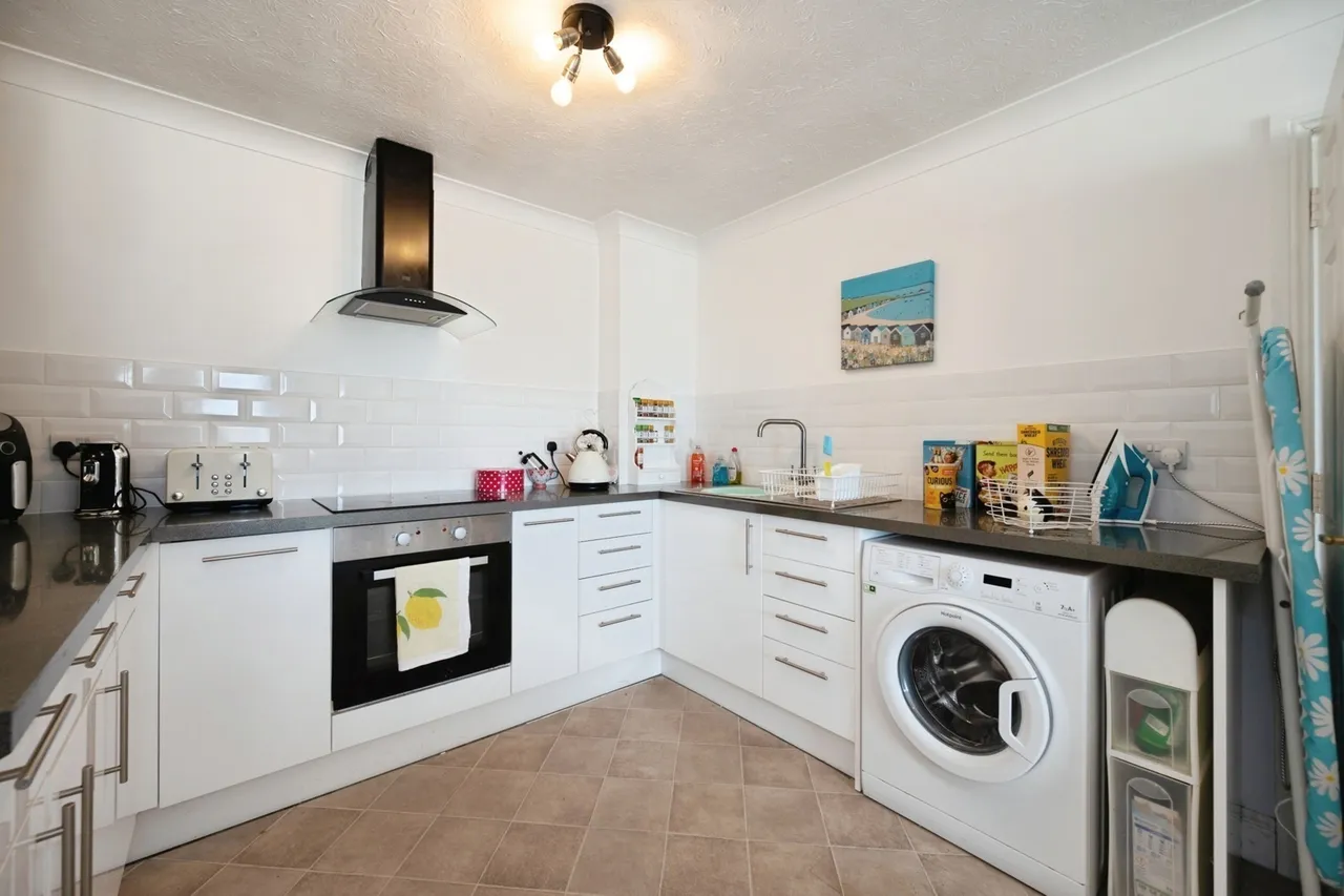 Bembridge Drive, Hayling Island, PO11, photo 4