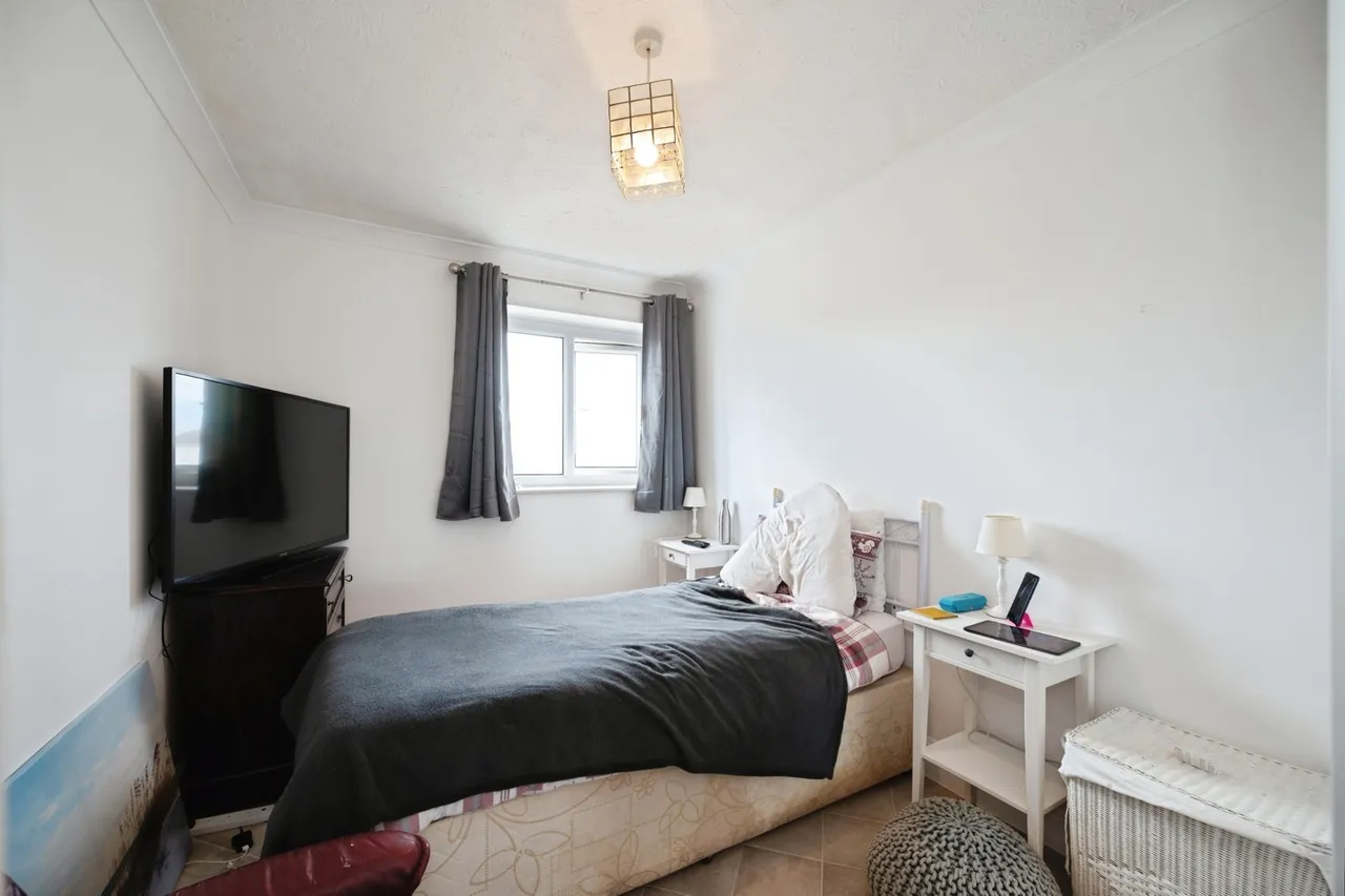 Bembridge Drive, Hayling Island, PO11, photo 9