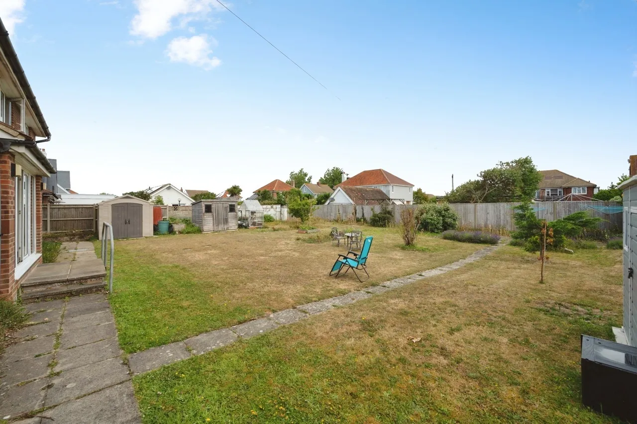 Bembridge Drive, Hayling Island, PO11, photo 13