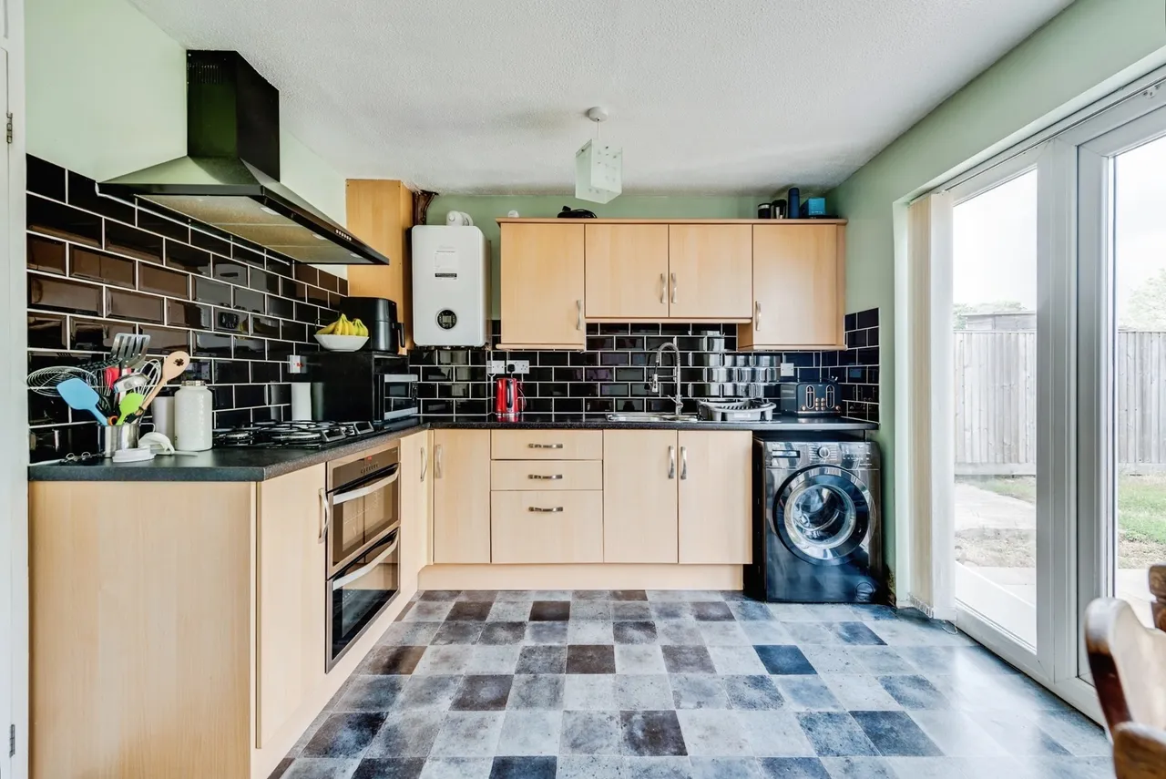 Colchester Close, Toothill, Swindon, Wiltshire, SN5, photo 3