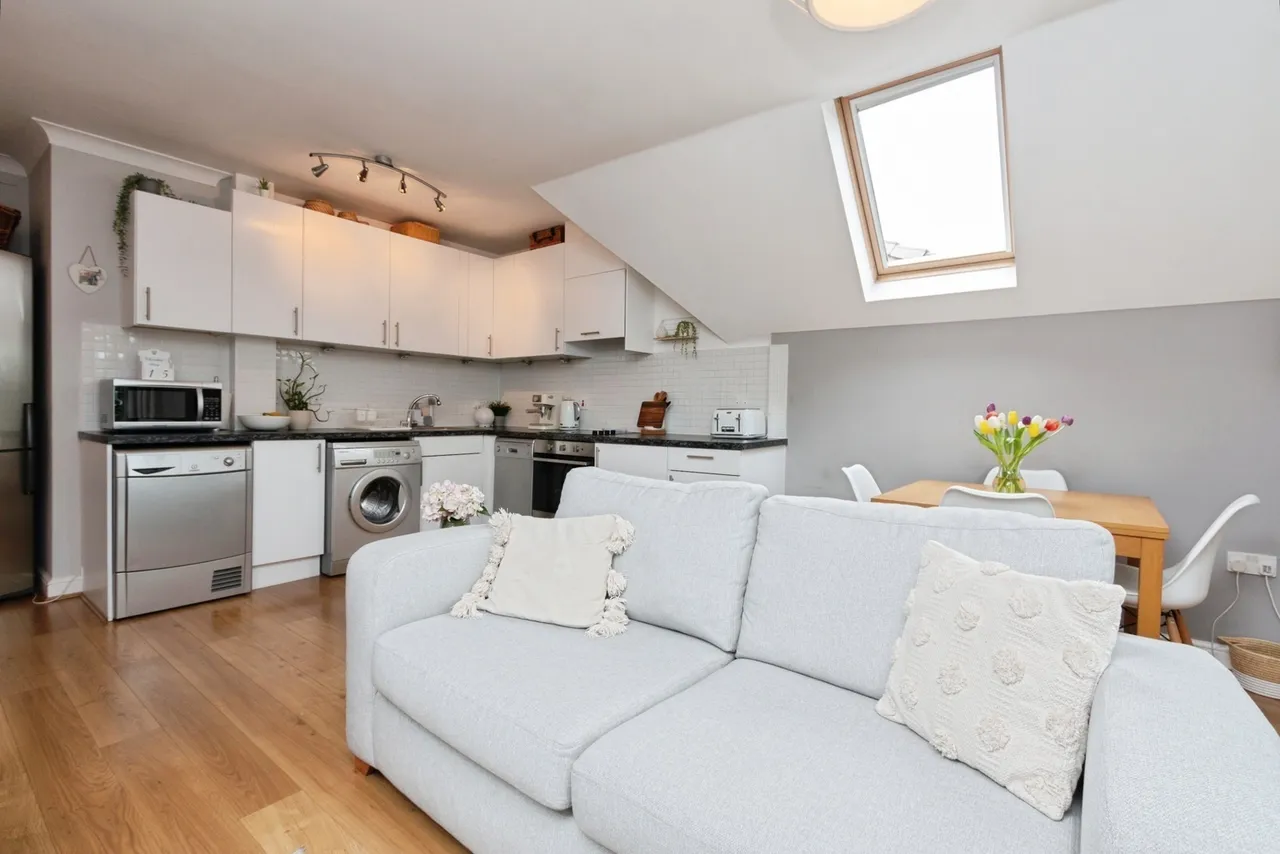 London Road, Camberley, GU15, photo 13