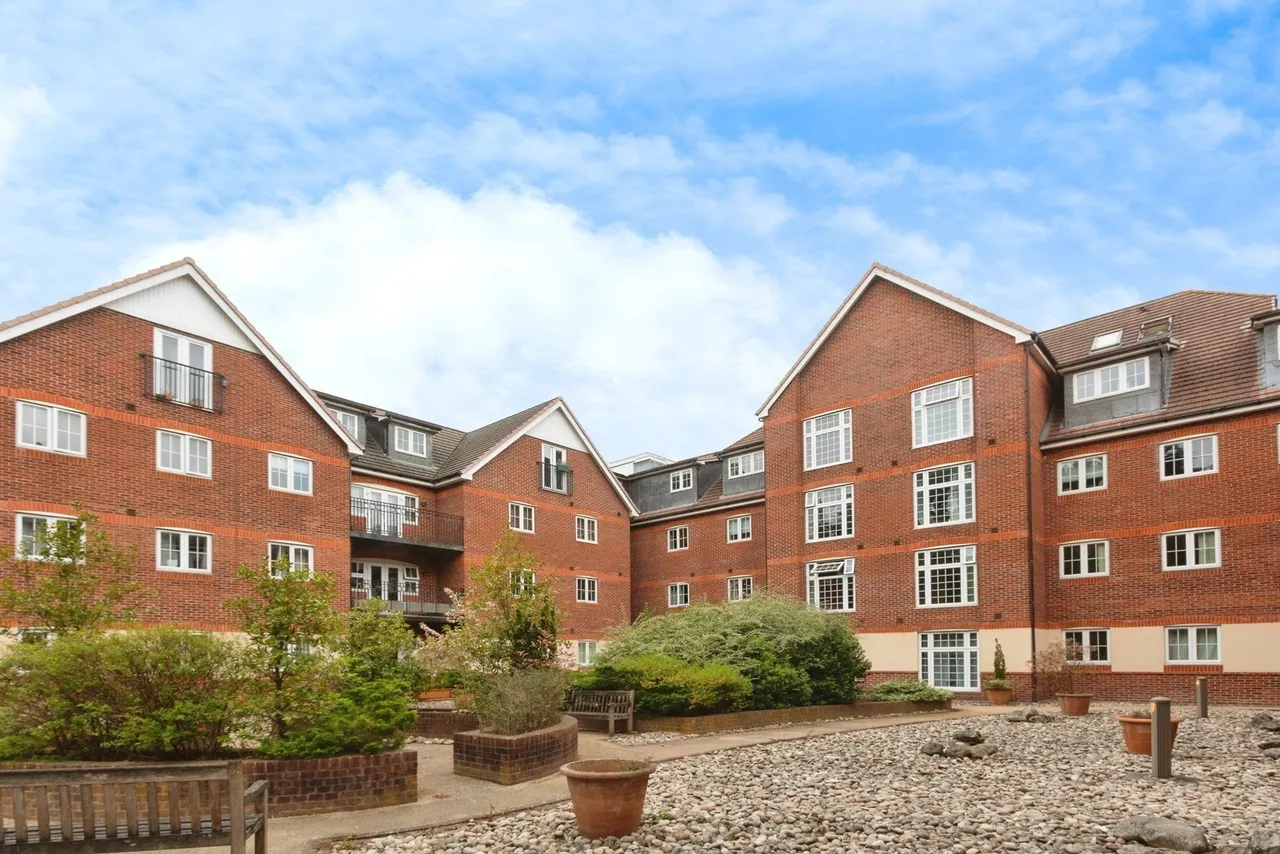 London Road, Camberley, GU15, photo 7