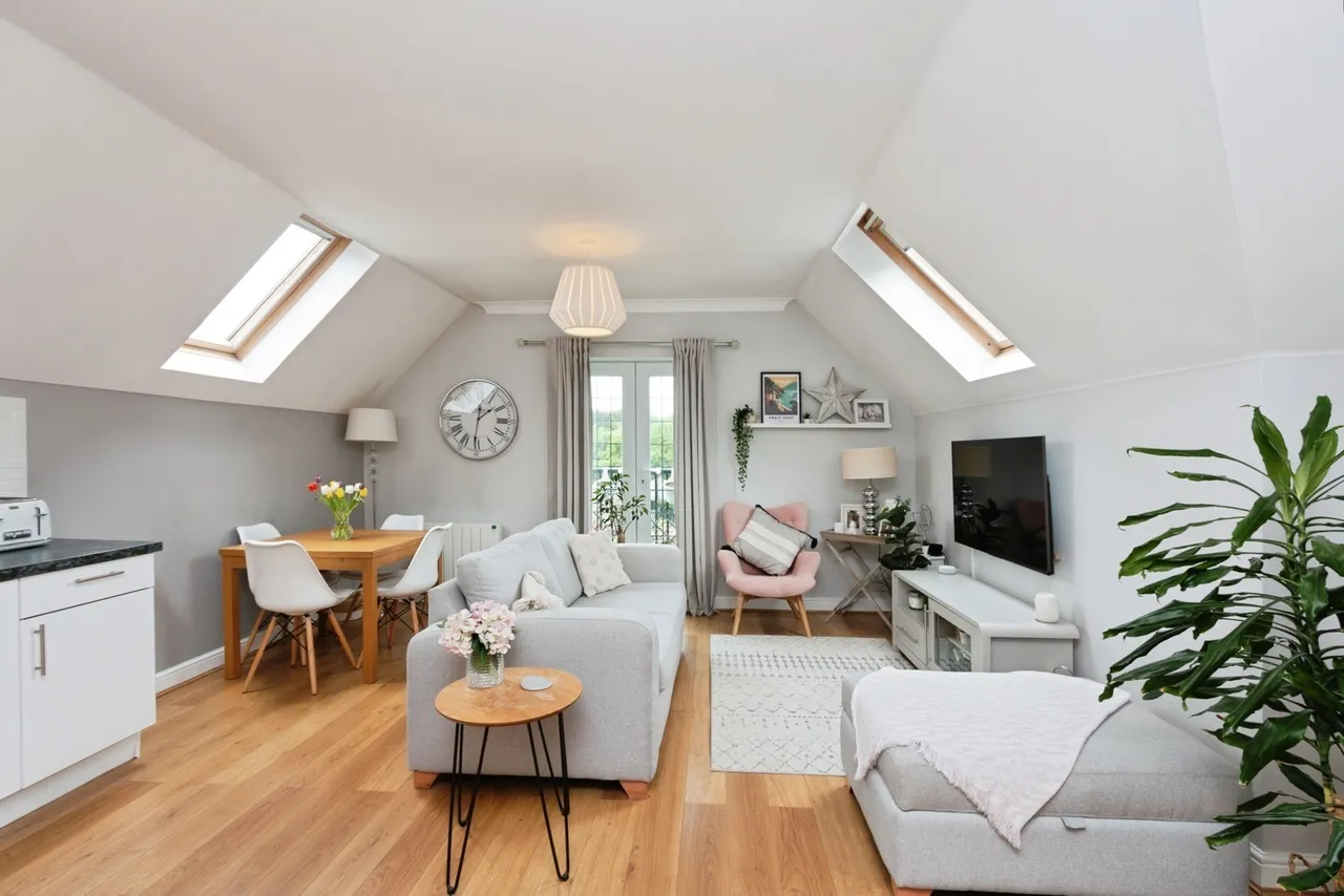 London Road, Camberley, GU15, photo 2