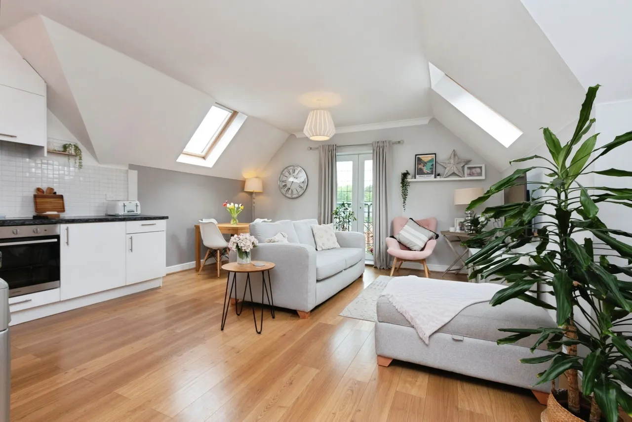 London Road, Camberley, GU15, photo 8