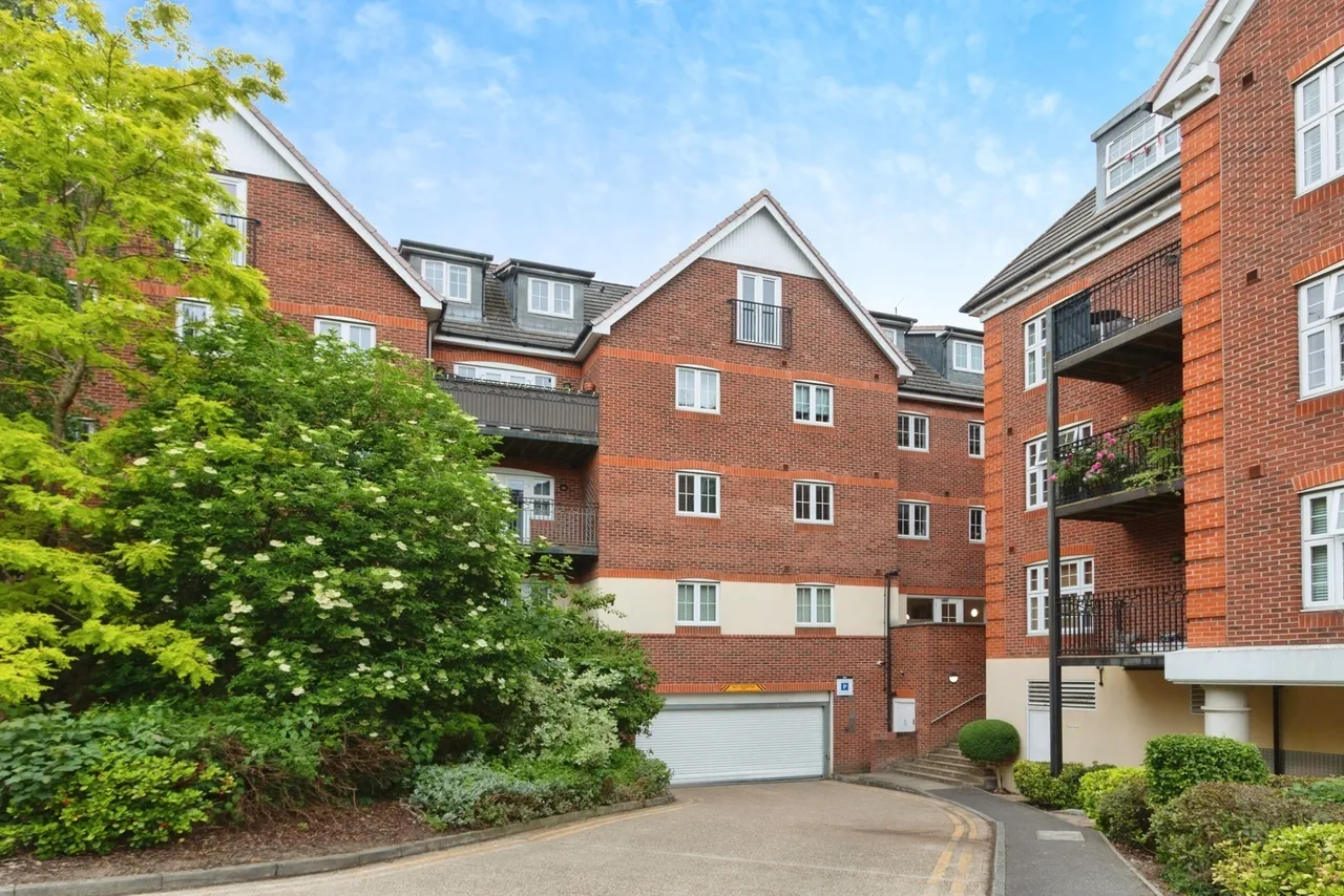 London Road, Camberley, GU15, photo 11