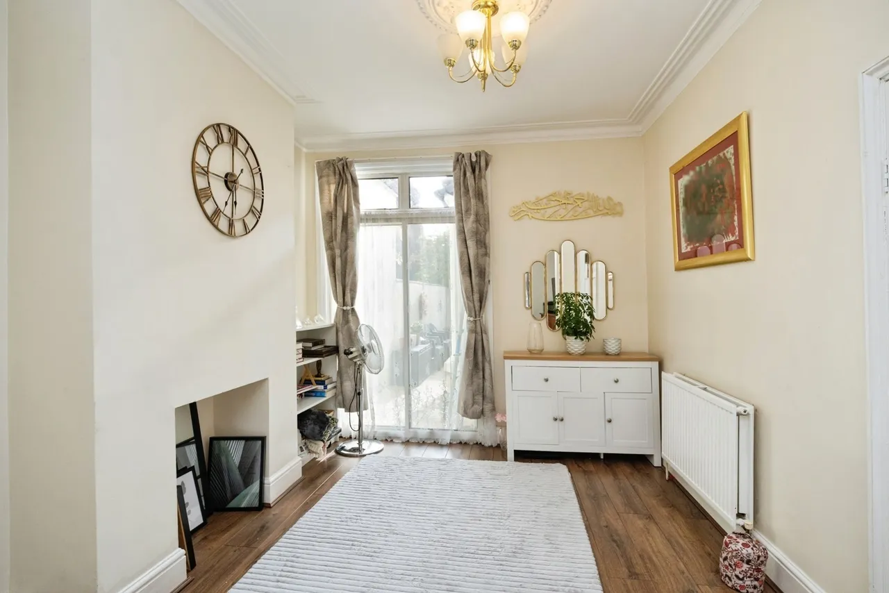 Pretoria Road, London, E11, photo 14