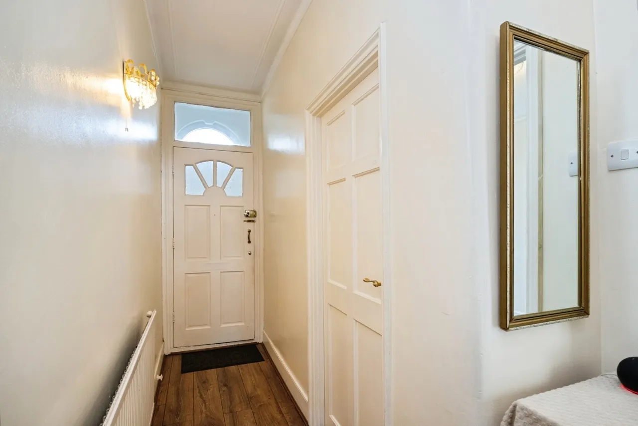 Pretoria Road, London, E11, photo 2