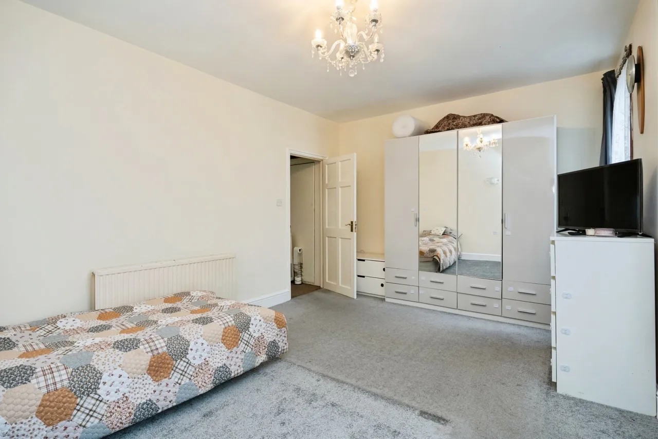 Pretoria Road, London, E11, photo 13