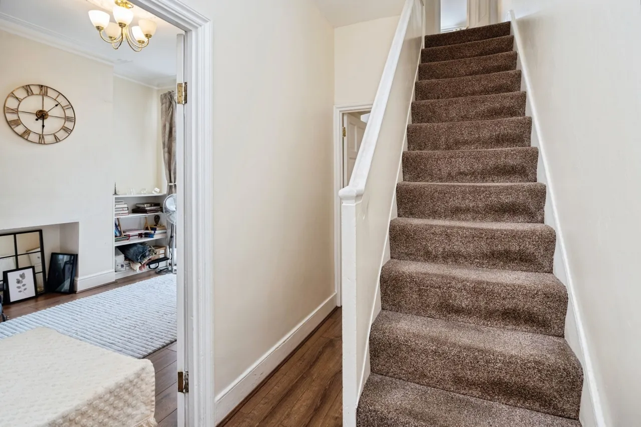 Pretoria Road, London, E11, photo 7