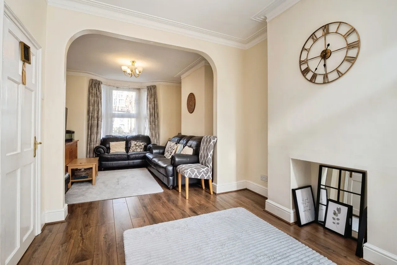 Pretoria Road, London, E11, photo 15