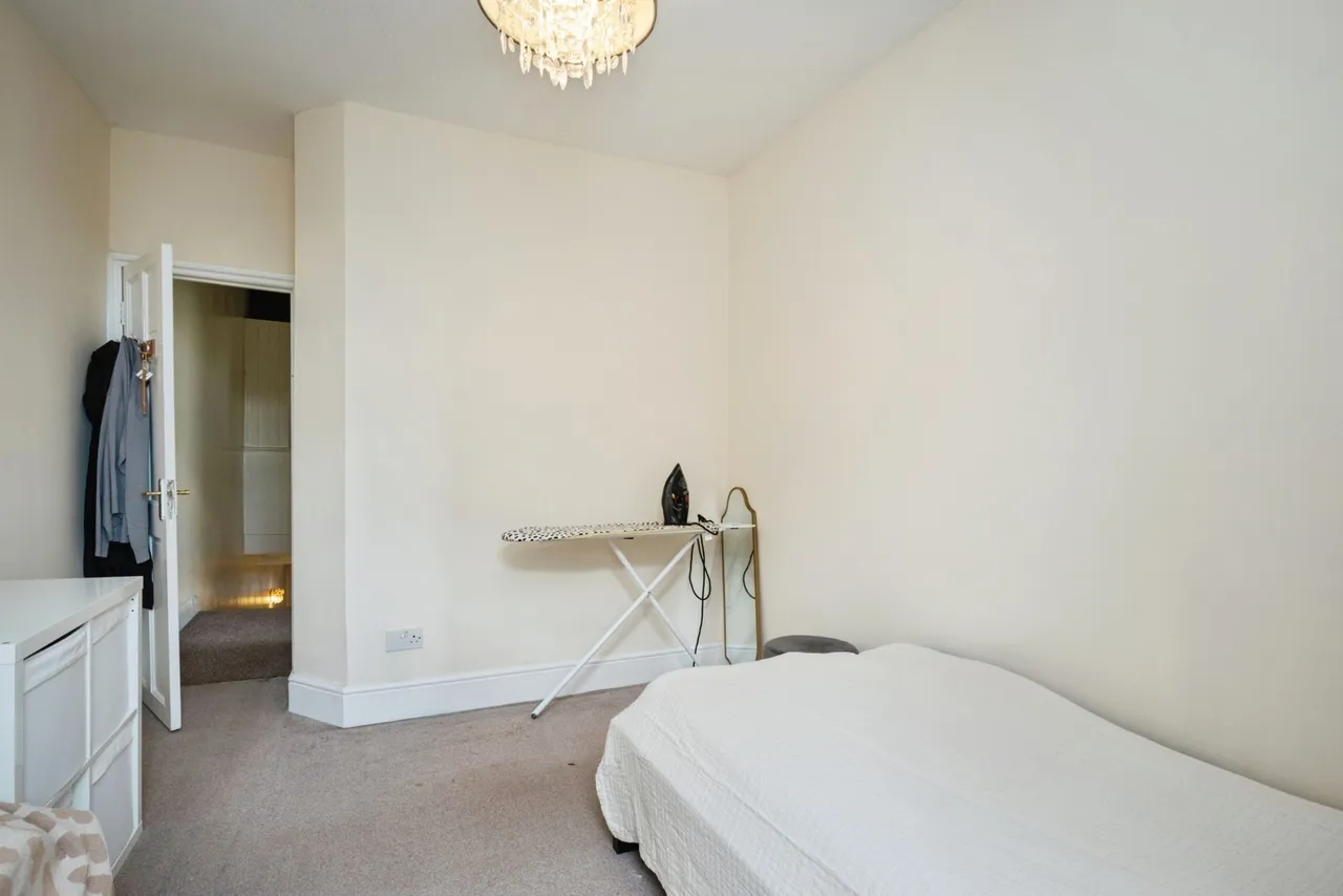 Pretoria Road, London, E11, photo 11