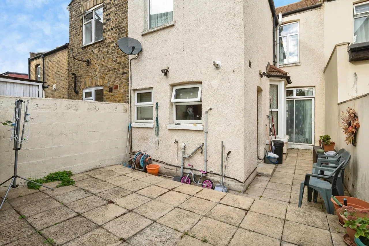 Pretoria Road, London, E11, photo 16