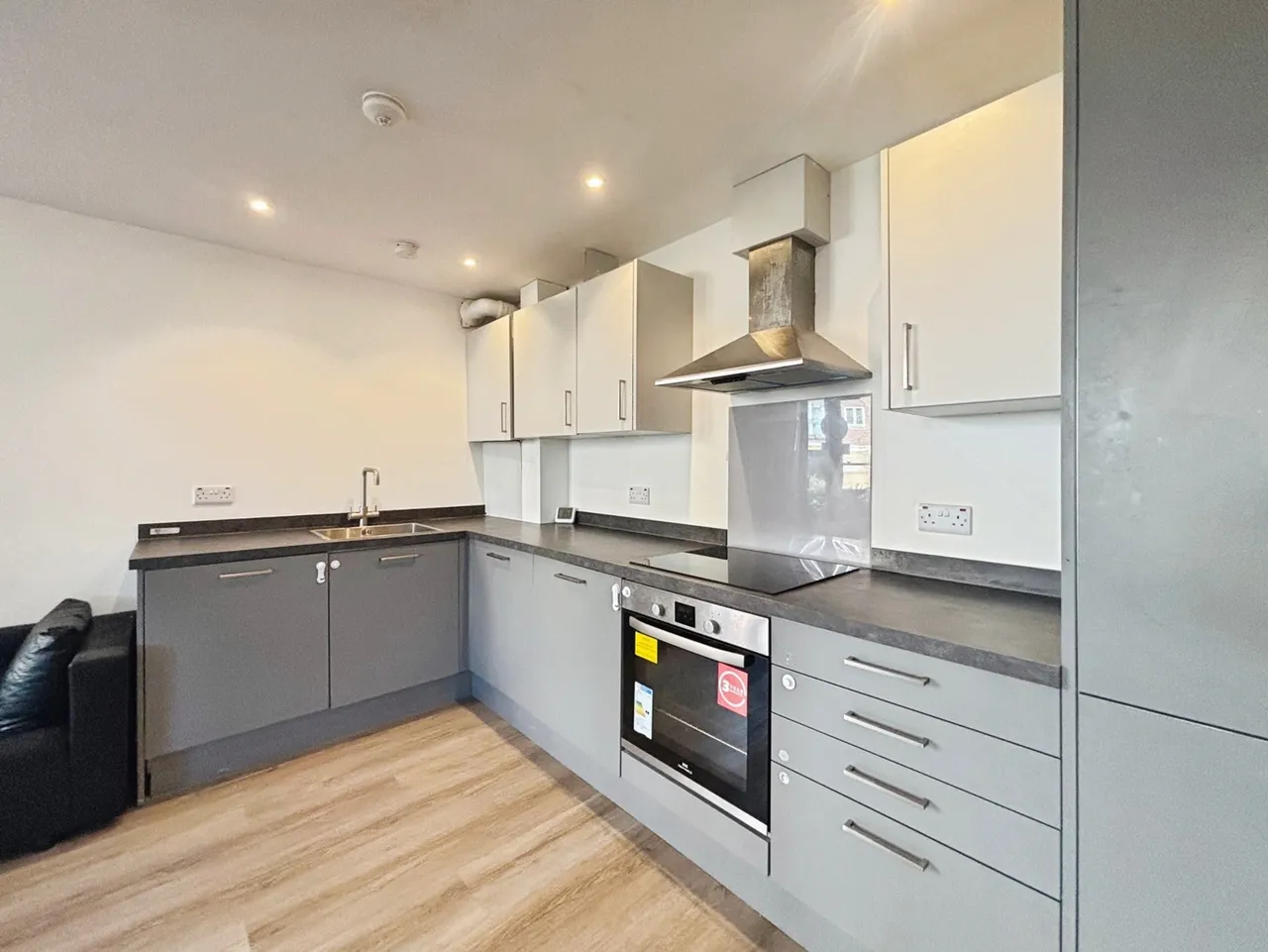 Farnborough Road, Farnborough, Hampshire, GU14 7HN, photo 5