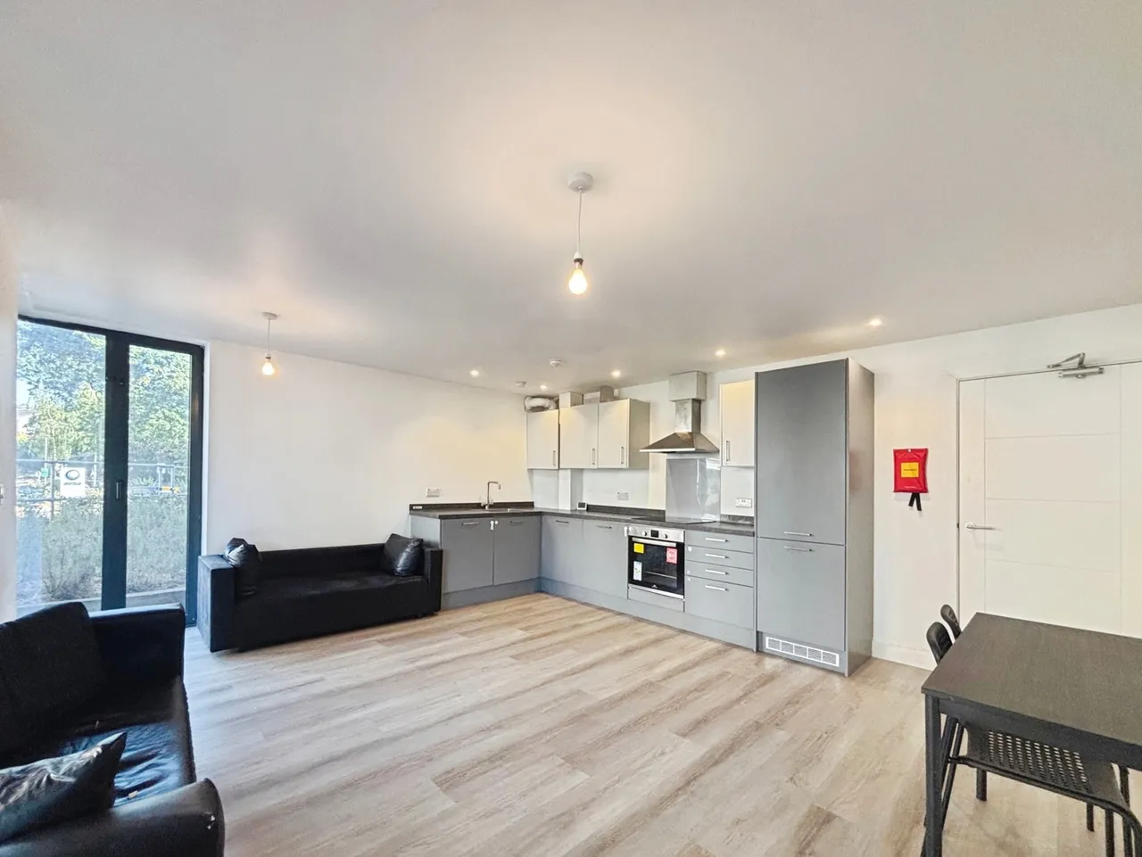 Farnborough Road, Farnborough, Hampshire, GU14 7HN, photo 4