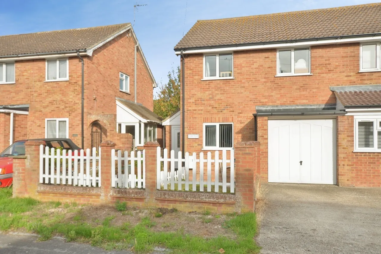 3 bed house for sale, Eastern Road, Lydd, TN29