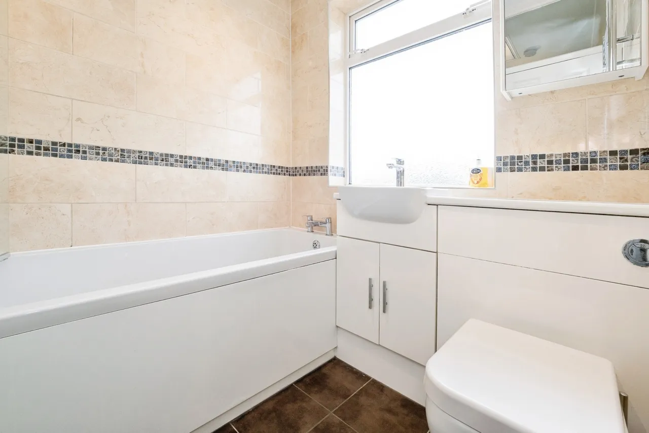 Strathmore Gardens, Hornchurch, RM12, photo 9