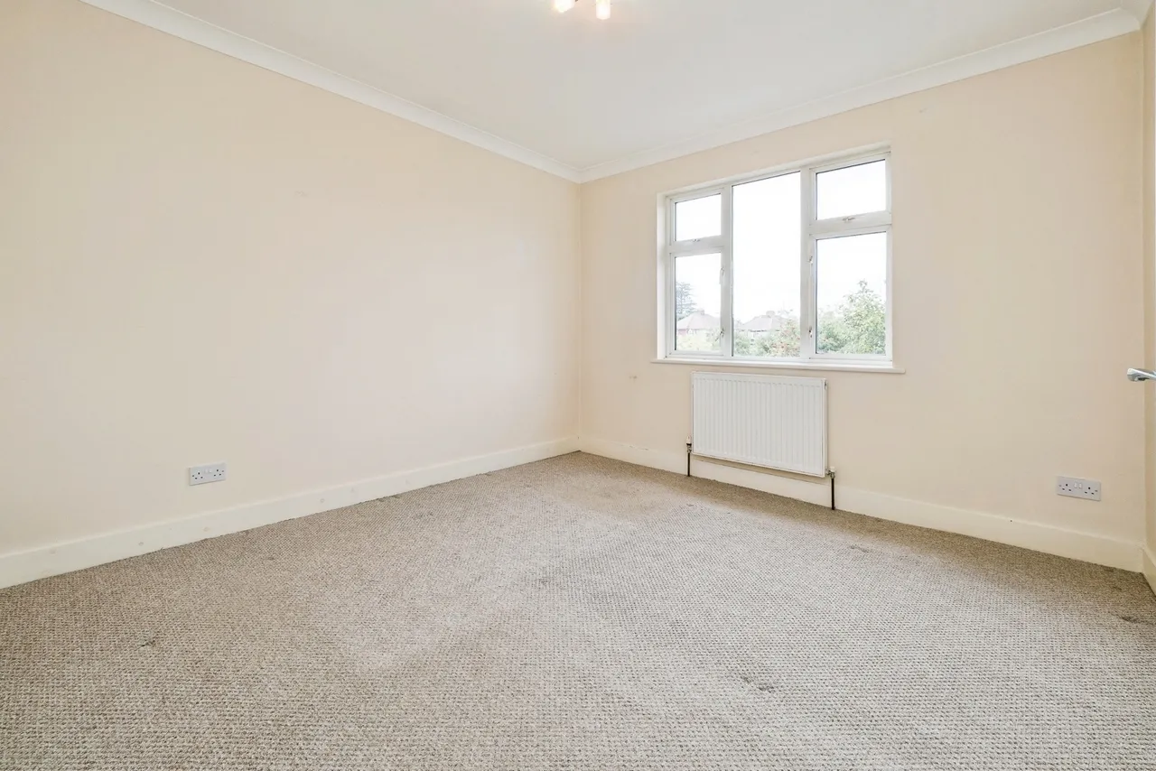 Strathmore Gardens, Hornchurch, RM12, photo 13