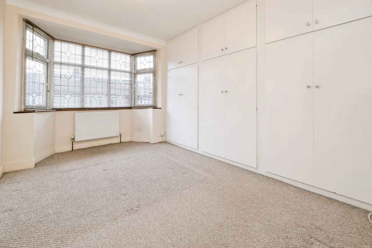 Strathmore Gardens, Hornchurch, RM12, photo 5