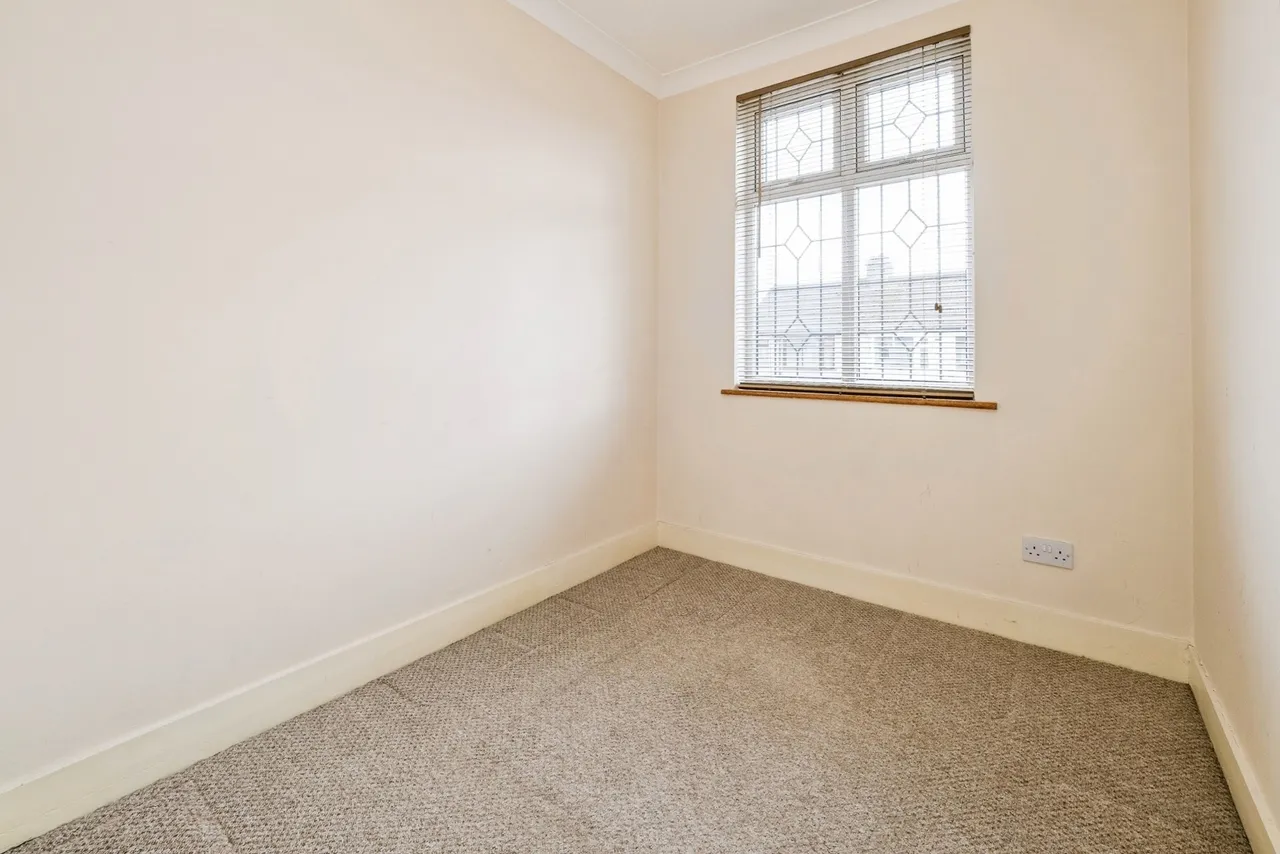 Strathmore Gardens, Hornchurch, RM12, photo 8