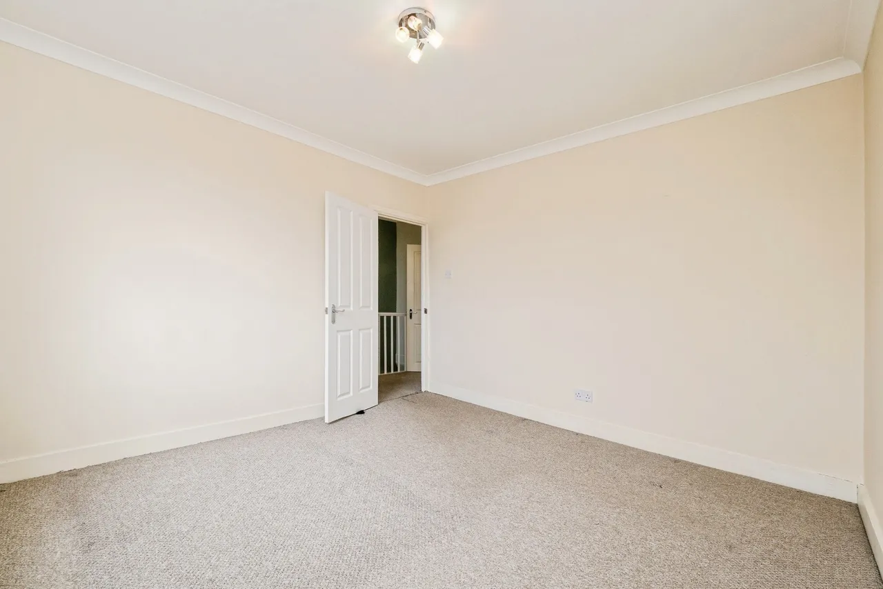 Strathmore Gardens, Hornchurch, RM12, photo 14