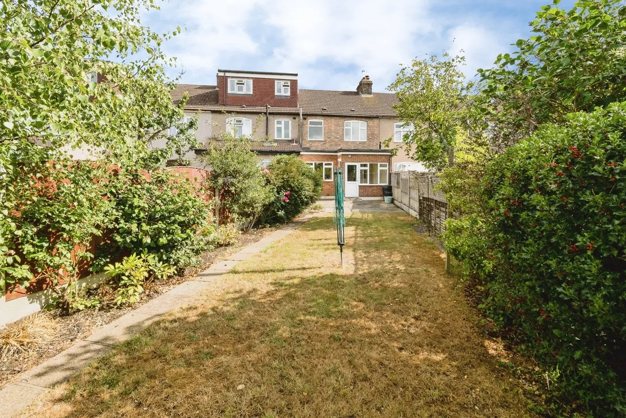Strathmore Gardens, Hornchurch, RM12, photo 3