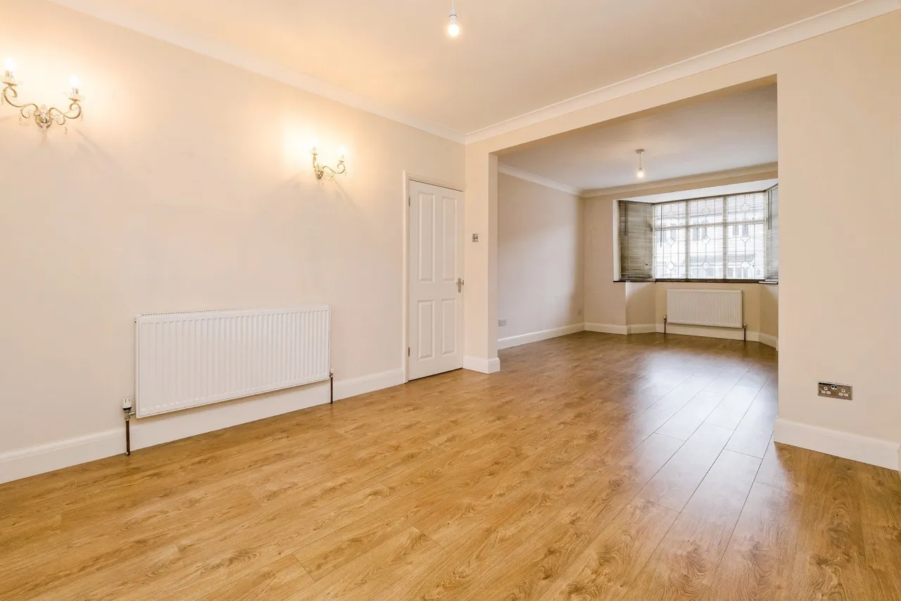 Strathmore Gardens, Hornchurch, RM12, photo 17