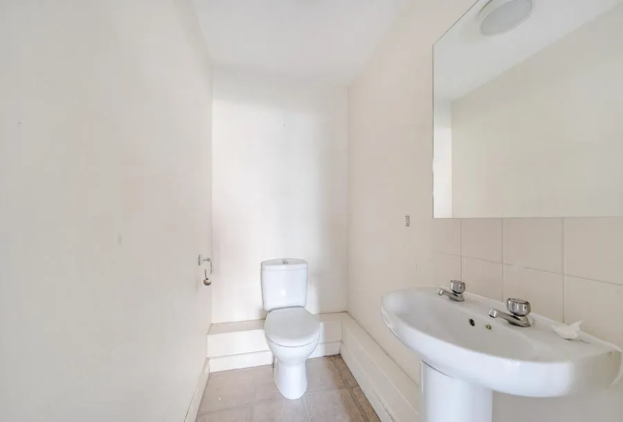 Boulevard Drive, London, NW9, photo 6