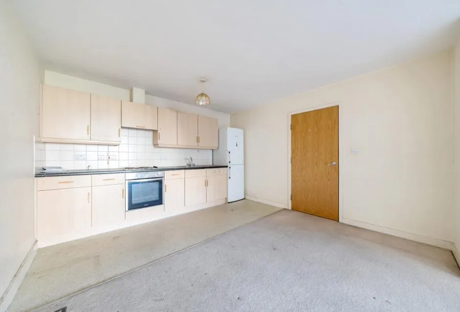 3 bed flat for sale, Boulevard Drive, London, NW9